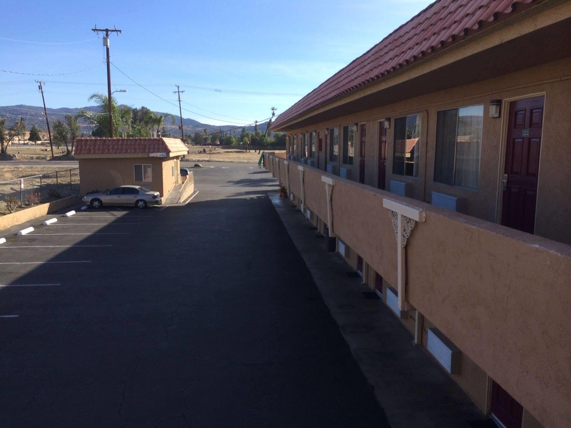 Vagabond Inn Hemet Exterior photo